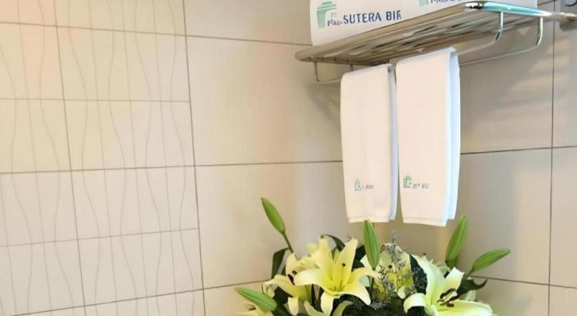 Plaza Sutera Biru Hotel Kuala Belait Exterior foto